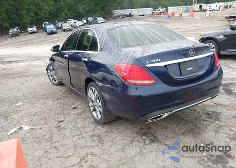 2015 Mercedes-Benz C 300 4Matic/Luxury 4Matic/Sport 4Matic z USA, uszkodzony, nr VIN 55SWF4KB6FU038890